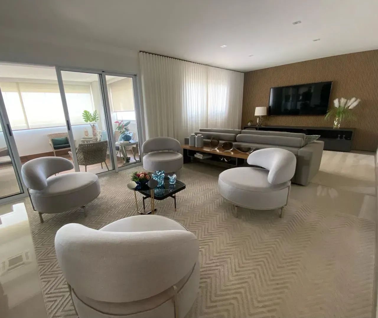 LINDO APARTAMENTO MOBILIADO - EDÍFICIO SANTORINI- 4 SUÍTES - 265m2
