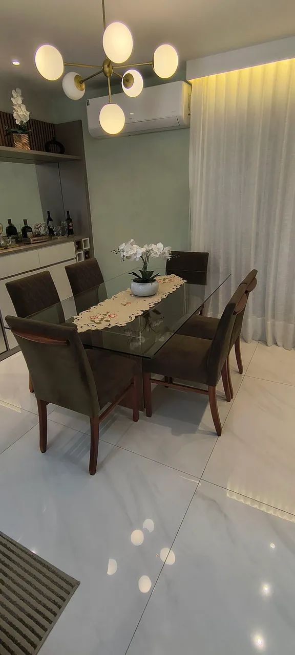 Mesa de jantar em vidro com 6 cadeiras