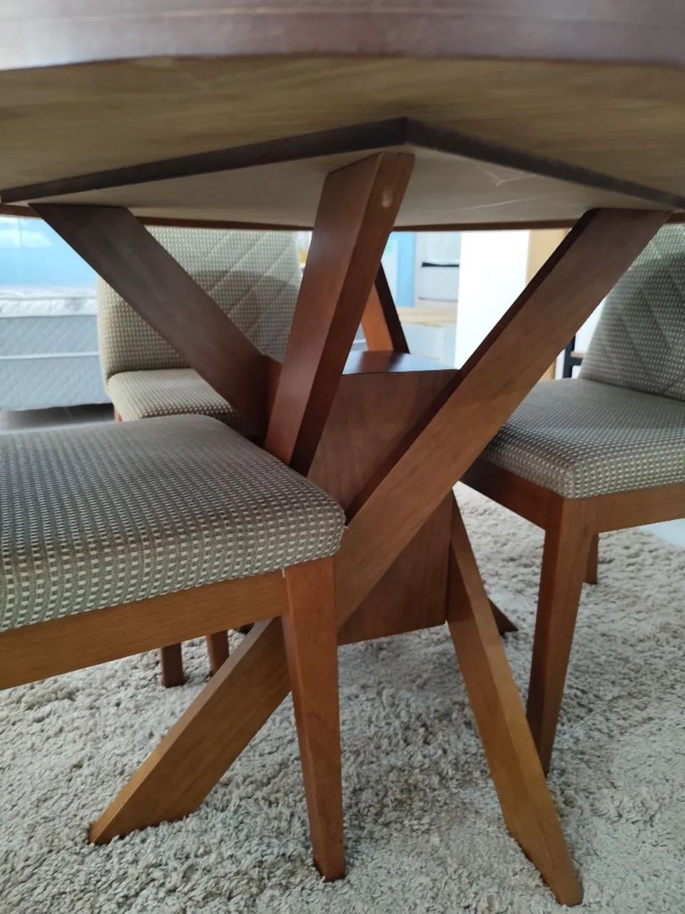 Mesa de madeira com 4 cadeiras  - Foto 3