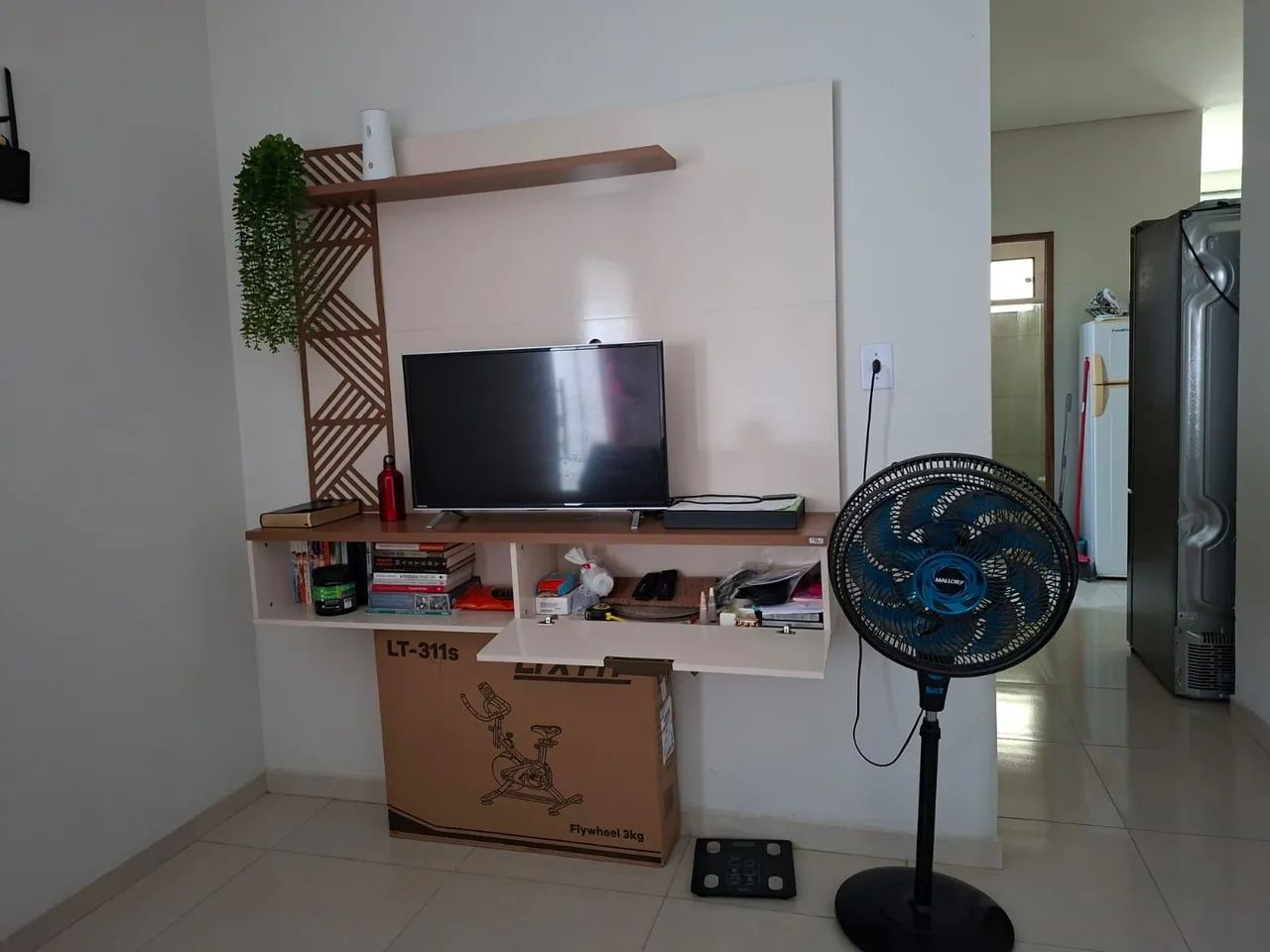Painel de TV com Rack Suspenso