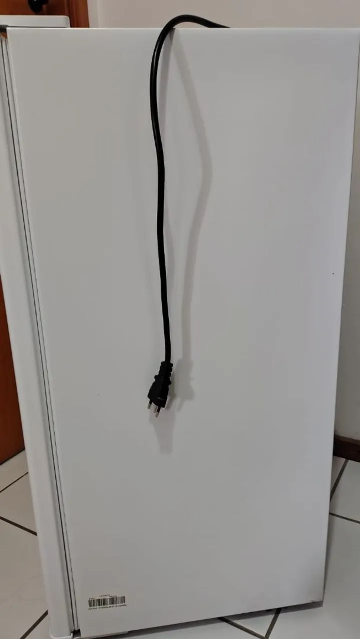 Frigobar Midea 93 litros com garantia - Foto 3
