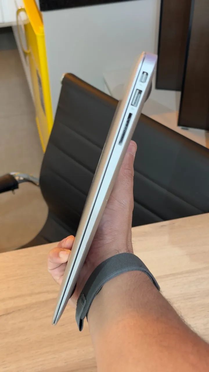 MacBook Air 2015 | 4GB Ram | Intel Core i5 | 256GB SSD - Loja