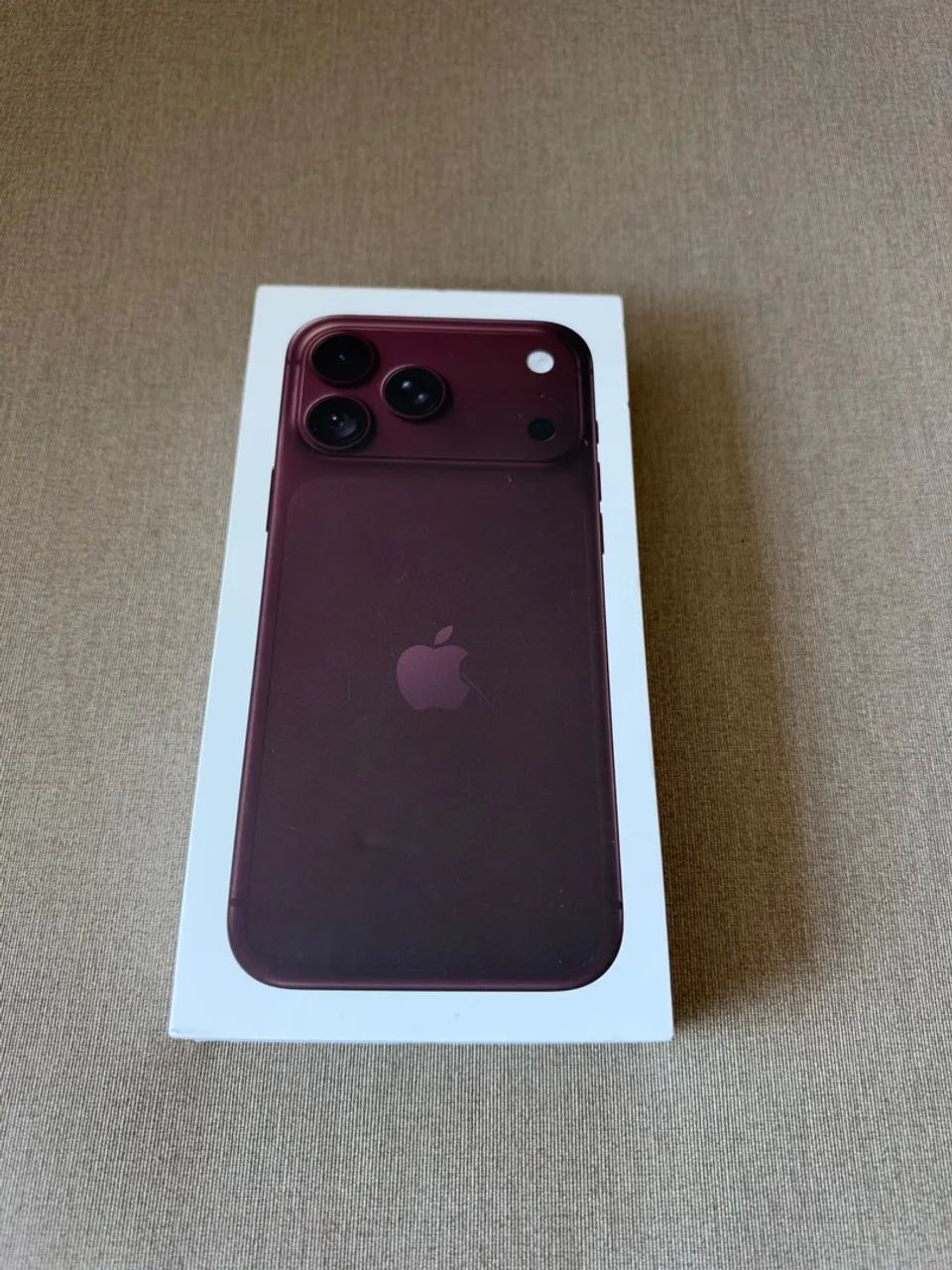 Iphone 18 Pro Max Bordô LACRADO