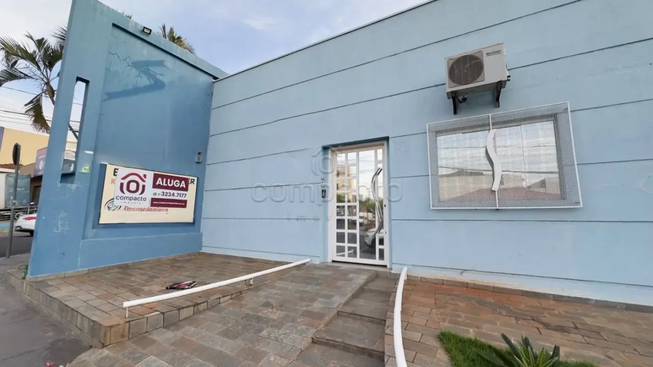 Prédio comercial de esquina