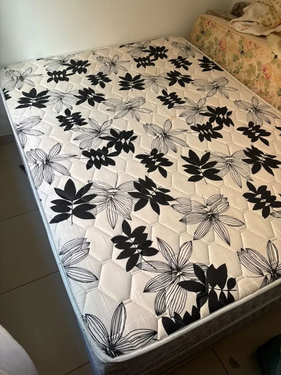 Cama Queen- Em ótimo estado  - Foto 2