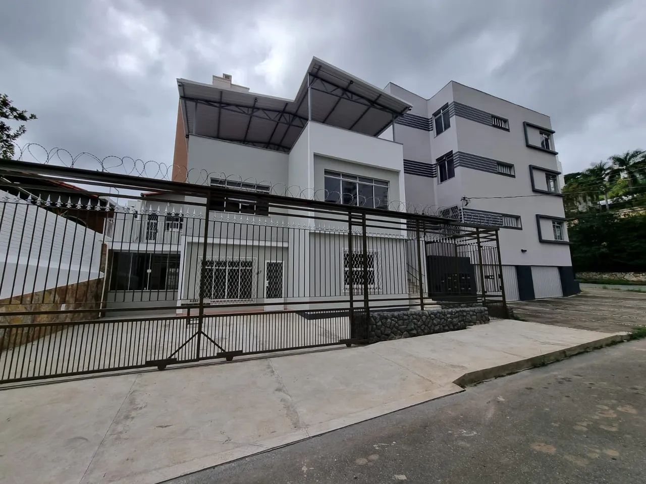 Aluguel - Casa comercial no Bom Pastor