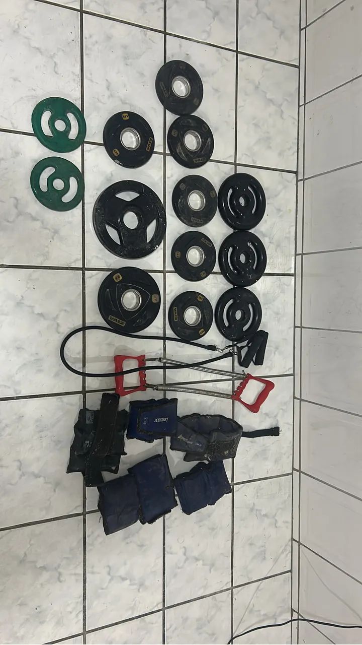 Anilhas de 5 e 3 kg mais tornozeleiras 