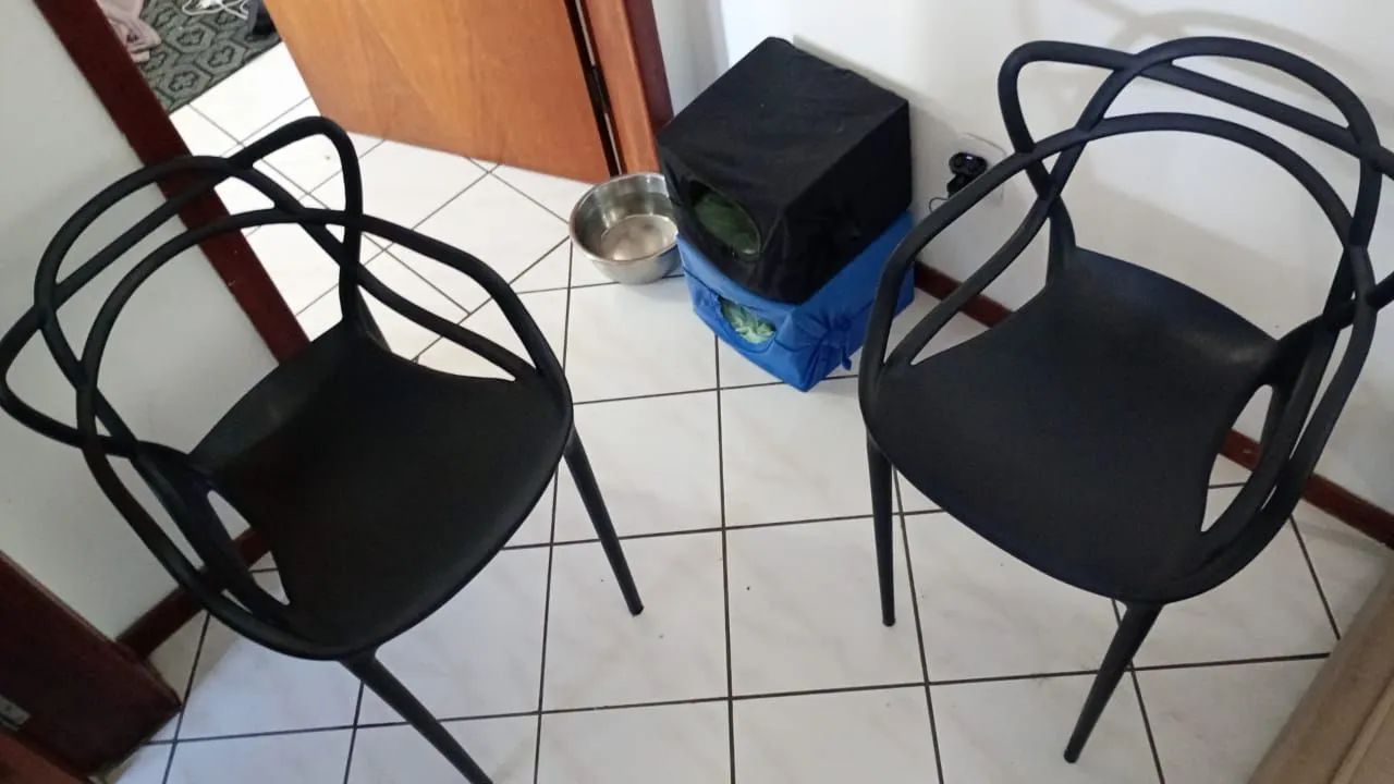 2 Cadeiras Pretas