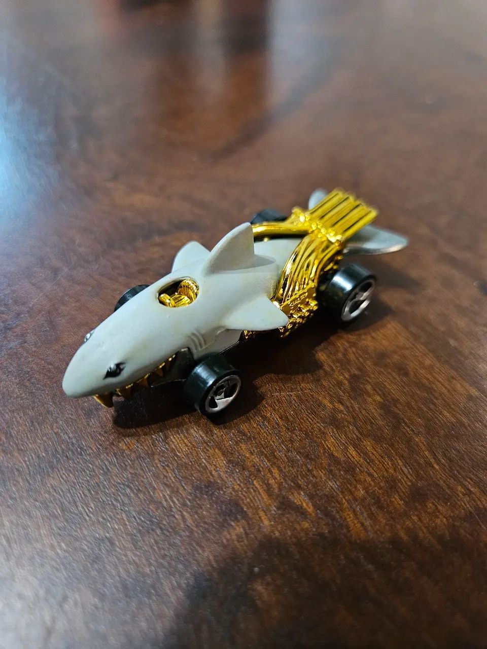 Carrinho Hot Wheels Sharkruiser