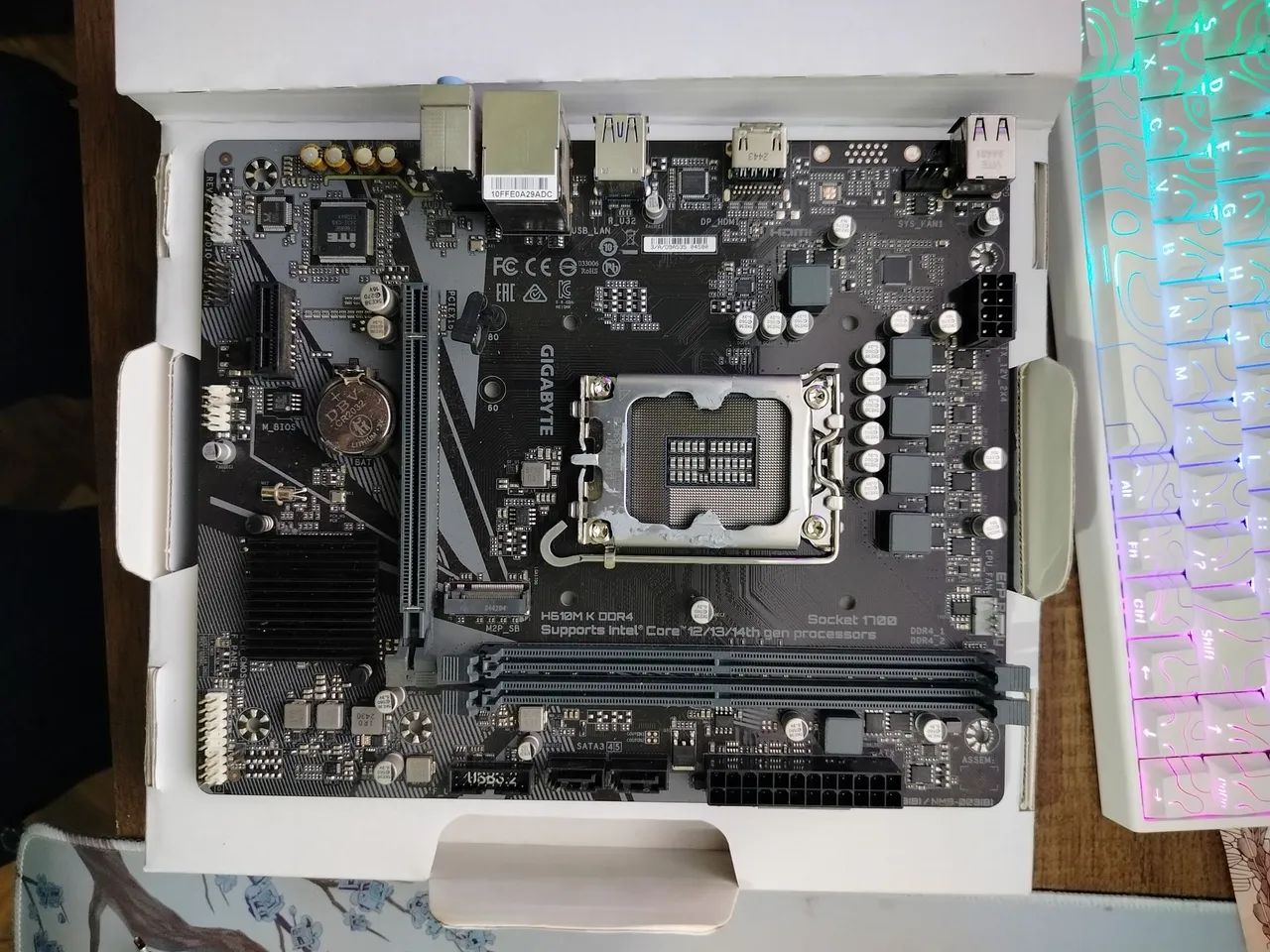 Placa mãe DDR4 LGA1700 H610M gigabyte 