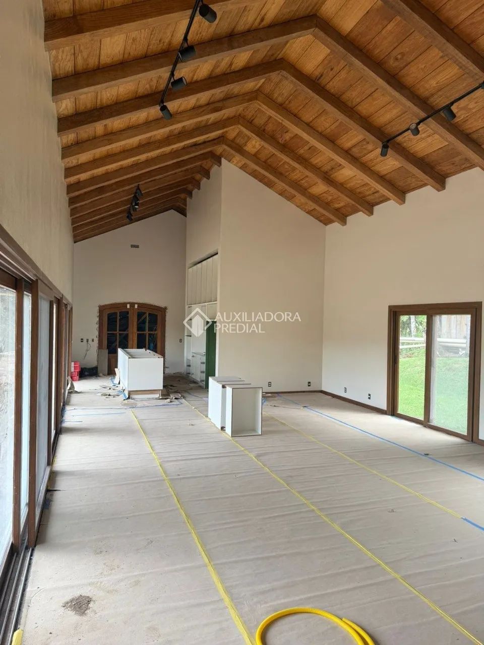 Casa em condomínio fechado em Ratones, local tranquilo fácil acesso.