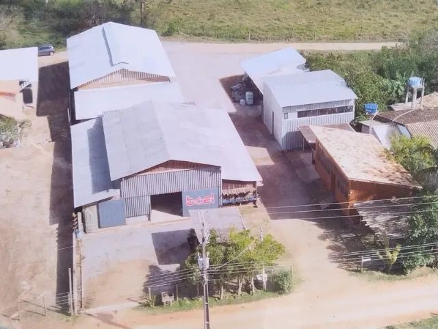 Imovél comercial 1.800 m2 com galpões e residencia - Foto 2