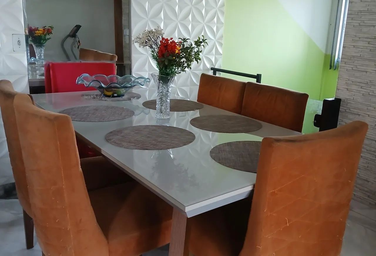 Mesa de tampo de vidro e madeira com 6 cadeiras - Foto 3