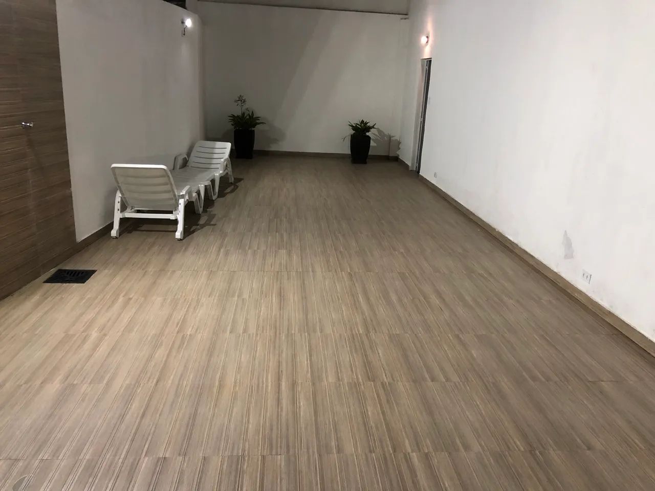 TERRENO TODO NO PISO, COM PISCINA, PRONTO PRA CONSTRUIR E MORAR  - Foto 3