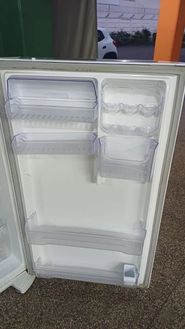 Geladeira Electrolux  Frost Free DF46 (127V) - Foto 3