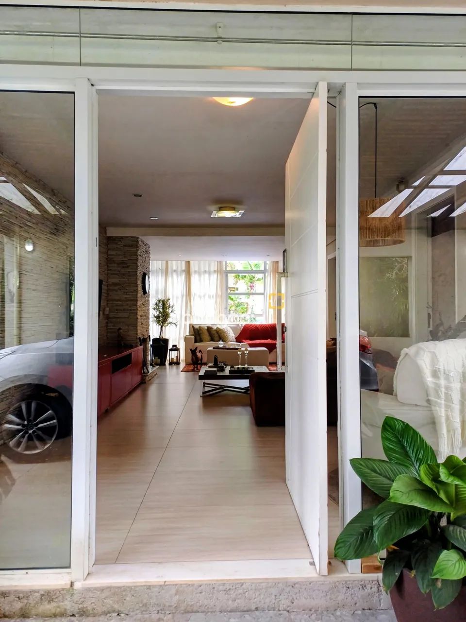 BROGNOLI VENDE - CASA COM 4 SUÍTES NO SAMBAQUI - Foto 5