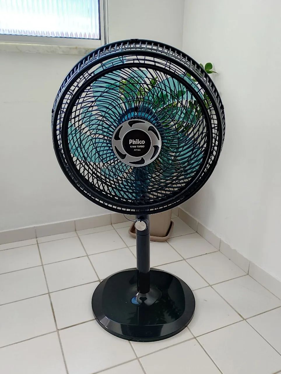 Ventilador Philco preto de coluna  - Foto 3