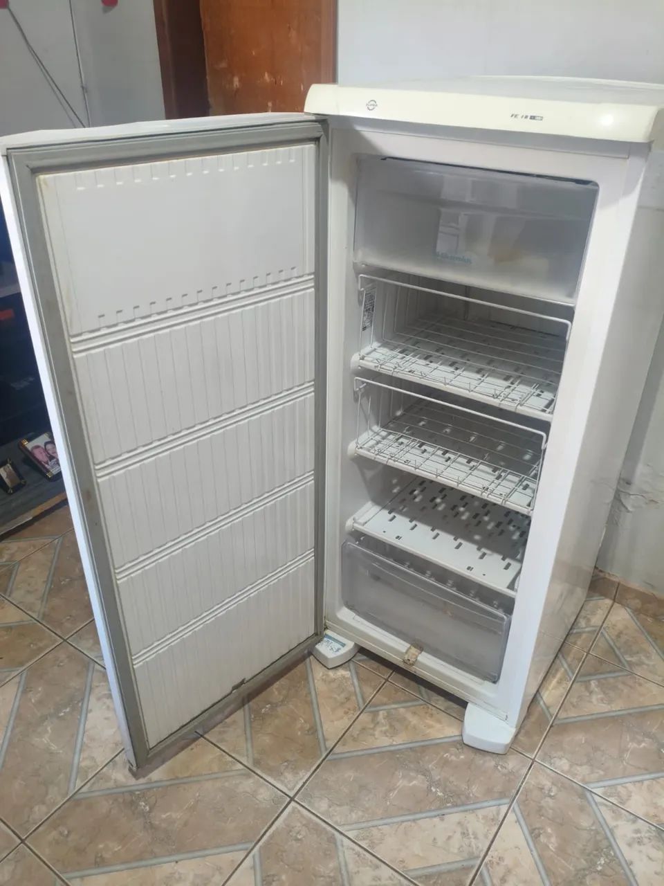 Freezer Electrolux - fe 18 - Foto 2