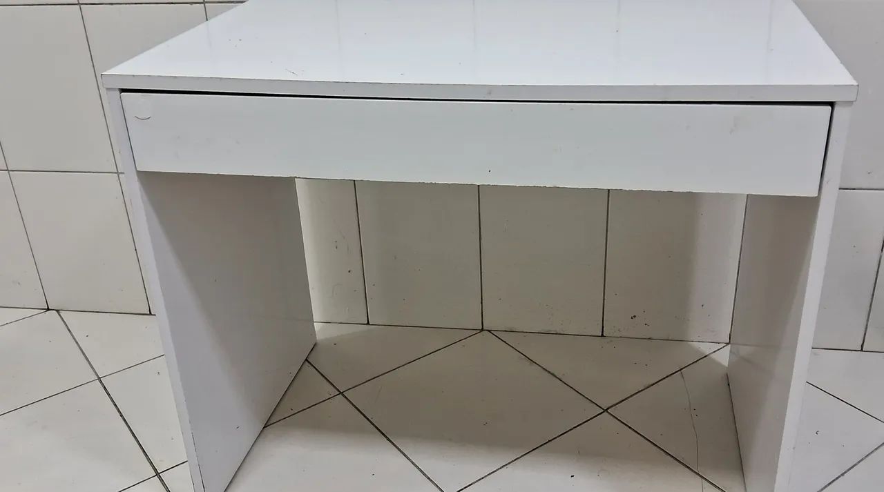 Mesa de escritório com gaveta branca 
