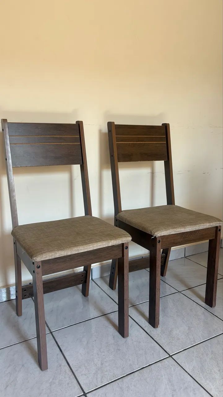 2 cadeiras em MDF