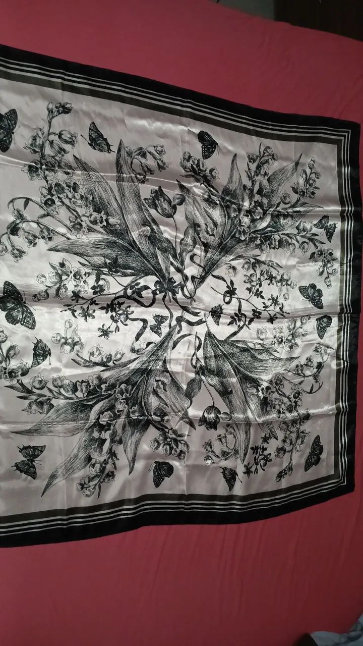 Lenço de cetim 90 x 90 cm