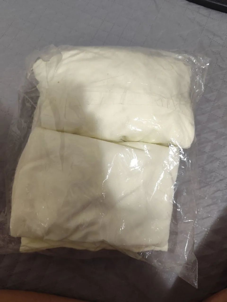 Kit 4 capa para cadeiras jantar malha com elástico cor creme e desenho do tecido liso - Foto 2