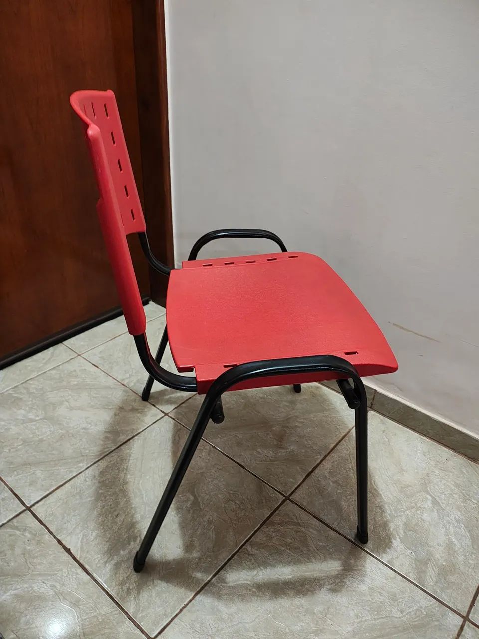 2 Cadeiras reforçadas vermelhas