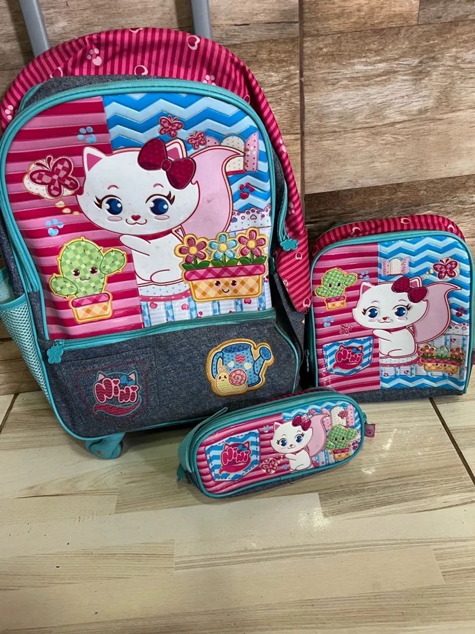 Kit Mochila rodinha infantil 