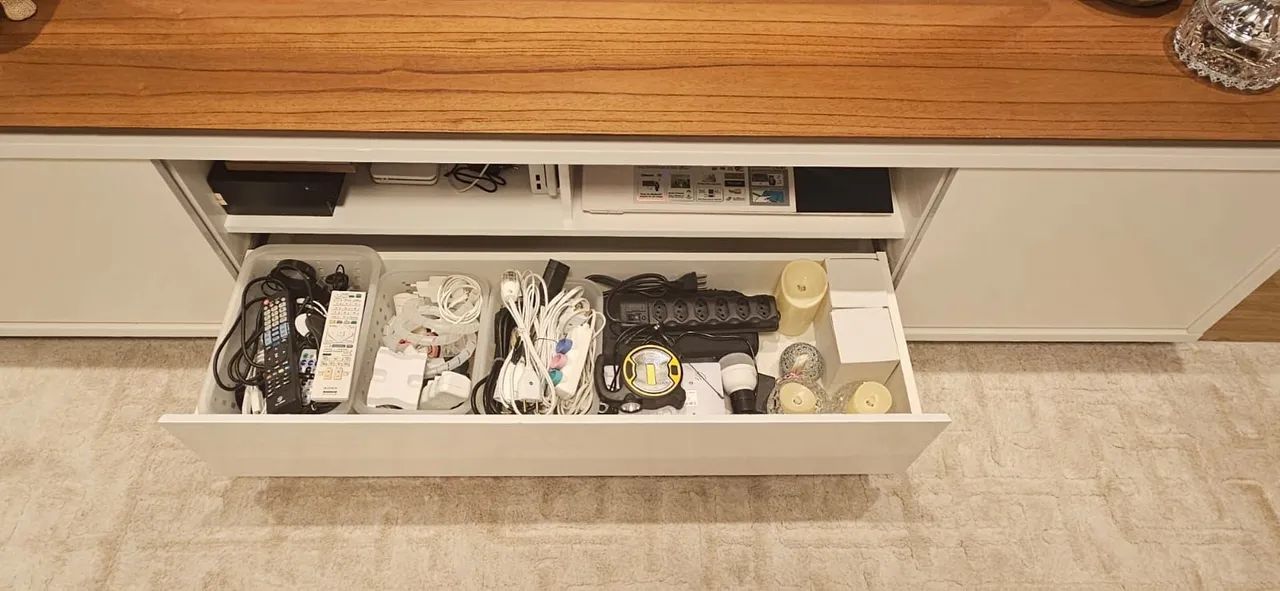 Rack com painel off white e amadeirado - Foto 4
