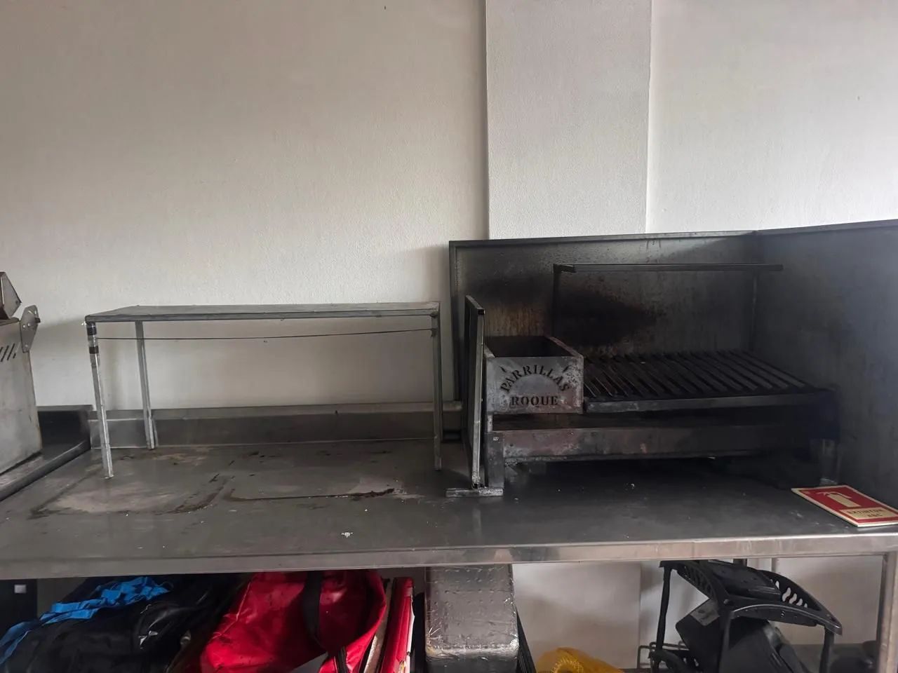 Parrilha com bancada 