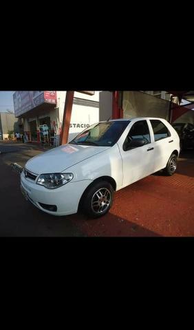 Vendo Palio 2016 Completo com 42 mil km rodados super conservado unica dona - Foto 2