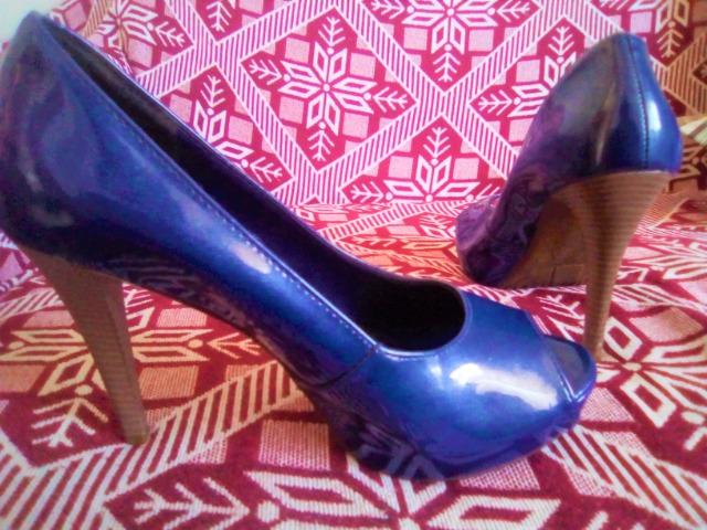 Peep Toe Meia Pata Verniz - Azul - Foto 3