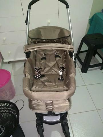 Carrinho de bebê com bebê conforto - Foto 2