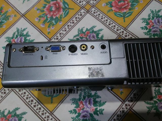 Projetor Hitachi com lâmpada quieimada - Foto 2