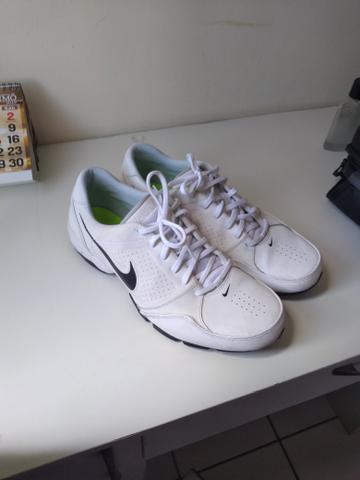 Nike semi novo( quase não usado)