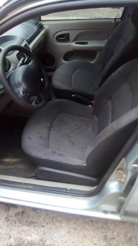Renault Clio Sedan - Foto 2