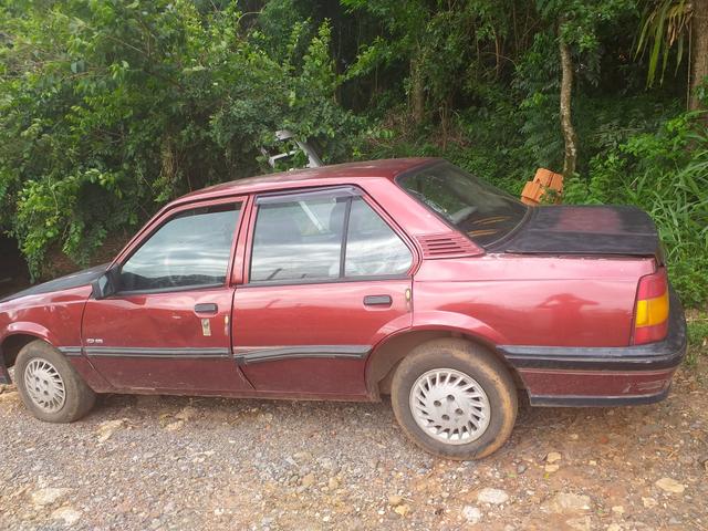 Vendo Monza quatro portas ano 95