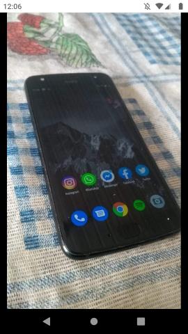 Moto x4 top