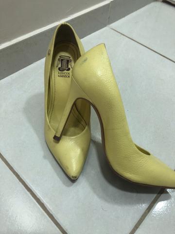 Vendo Scarpin 33 Couro- Loucos e Santos - Foto 2