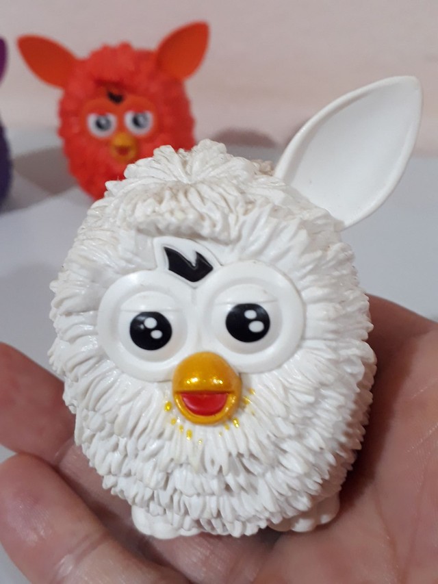 Brinquedo Furby coleção Hasbro 2013 (O branco falta uma orelha) - Foto 5