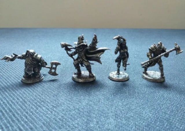 4 miniaturas de metal para RPG