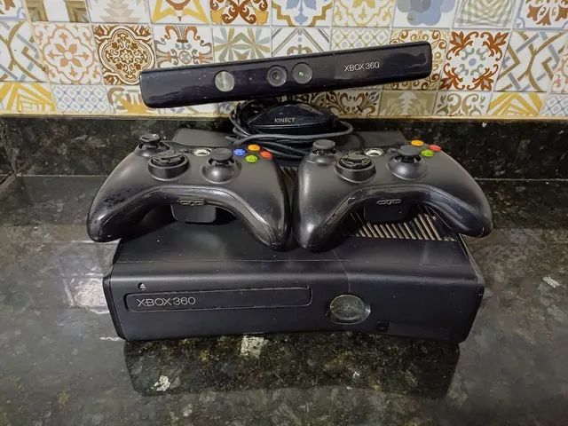 Xbox 360 com 2 jogos.