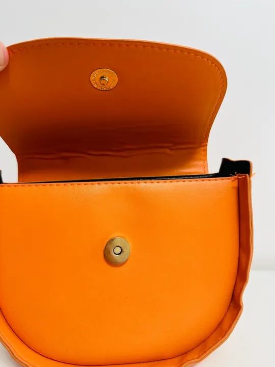 Bolsa Laranja com fecho magnético 16 cm x 19 cm - Foto 4