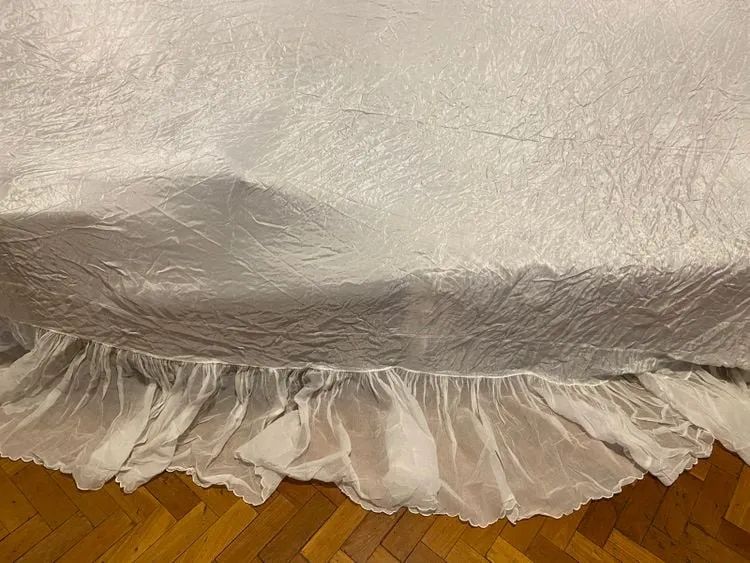 Toalha de mesa acetinada branca