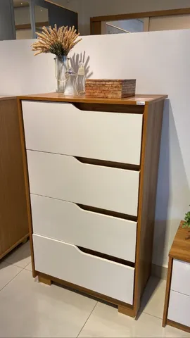 Cômoda 4 gavetas.