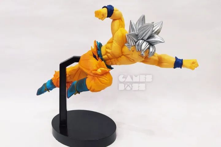 Action Figure Goku Ultra Instinct (Dragon Ball)