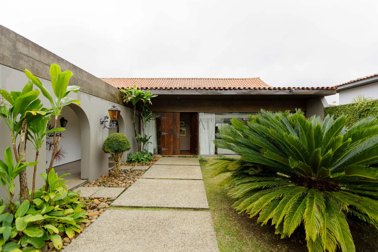 Casa Comercial à venda no Centro Cívico ARYA1