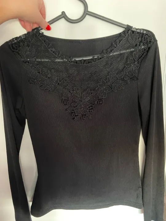 Blusa de renda preta com manga comprida - Foto 2