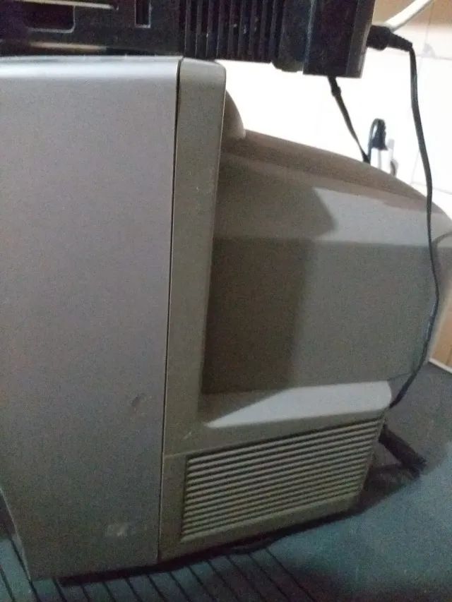 Tv Philco 14 Polegadas De Tubo Colorida Com Defeito - Foto 2