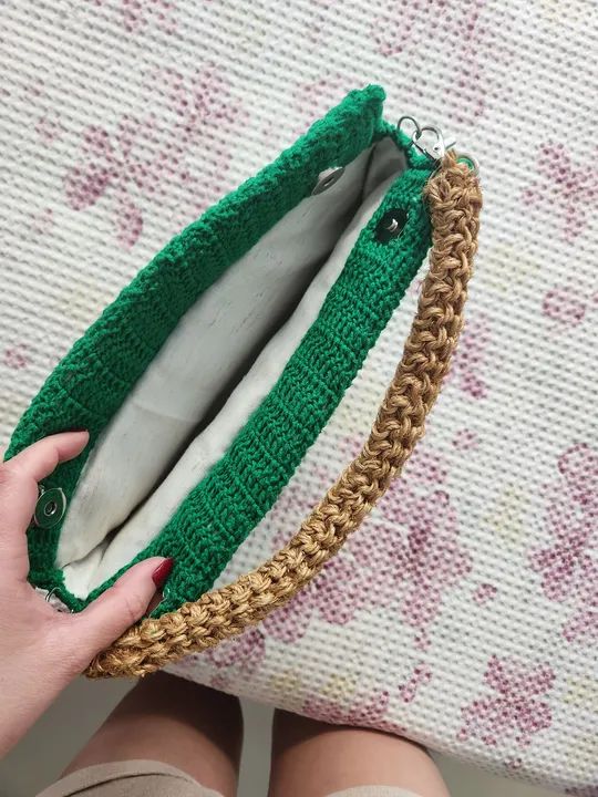 Clutch de crochê com fios ecológicos - 16x28 clutch com alça removível  - Foto 3